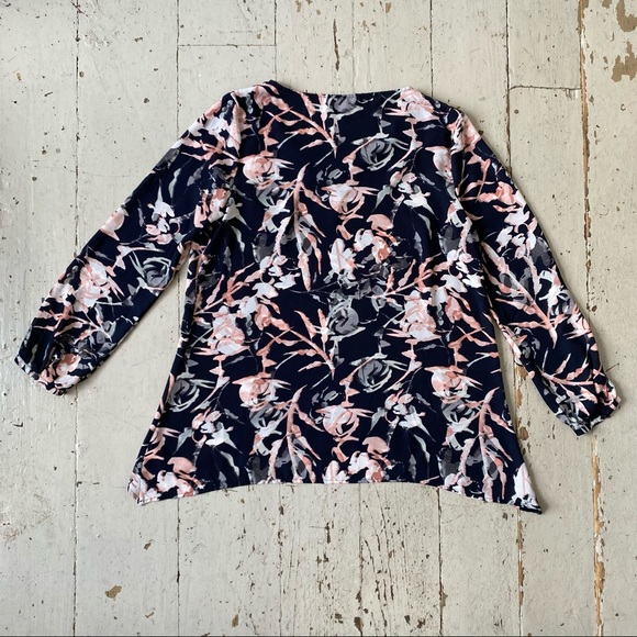 Juicy Couture Floral Print RS Trim Shark Bite Hem Blouse - Picture 13 of 13